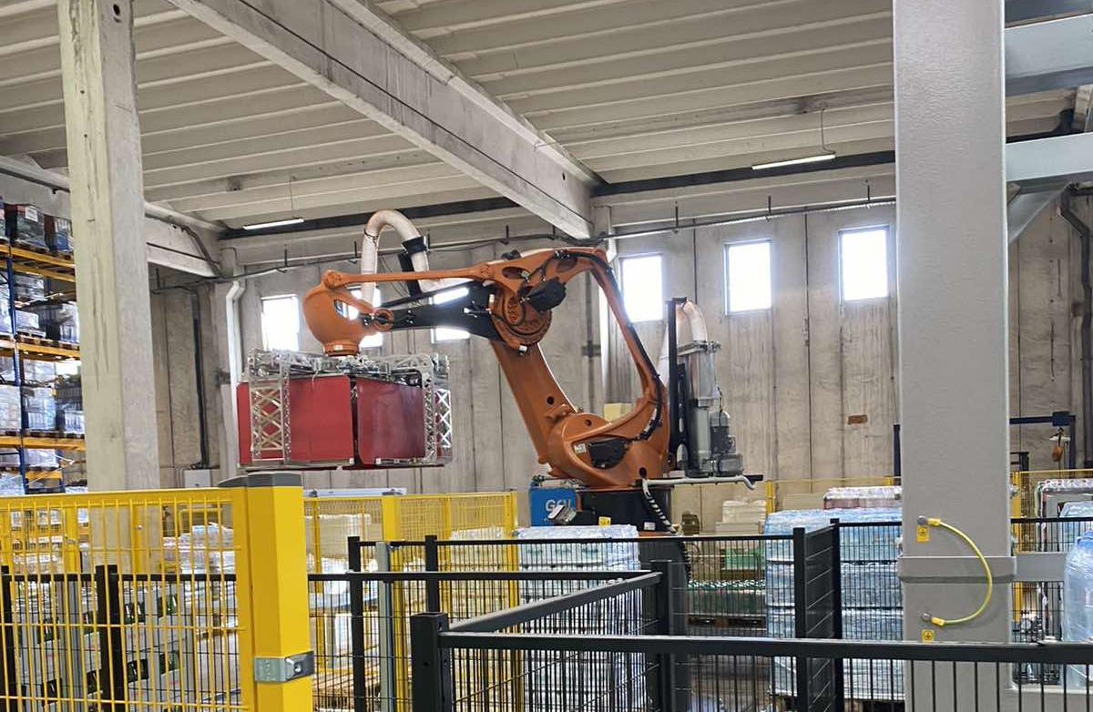 THE FIRST ROBOT FOR PALLET COMMISSIONING RELEASED